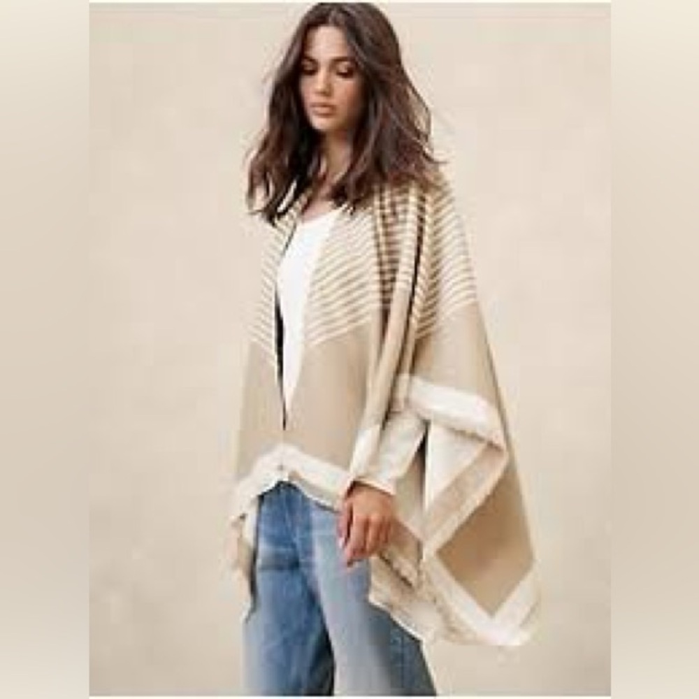 NWT Banana Republic Poncho — Striped Beige and White